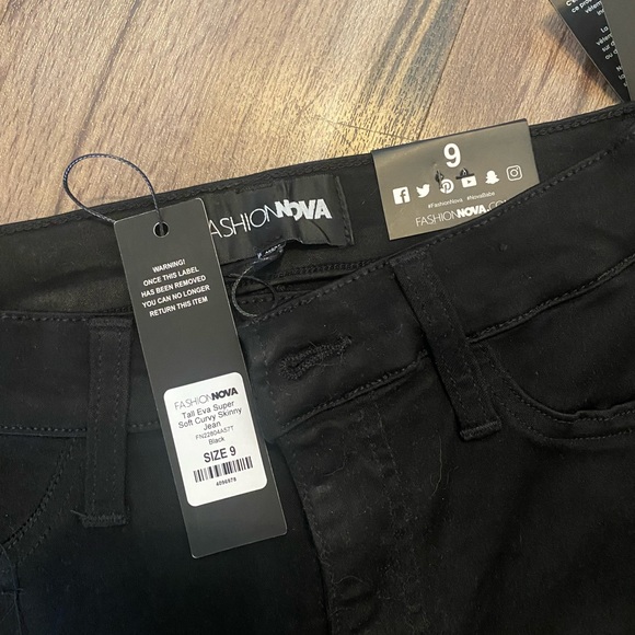 Butt lifting black skinny jeans - Picture 3 of 3